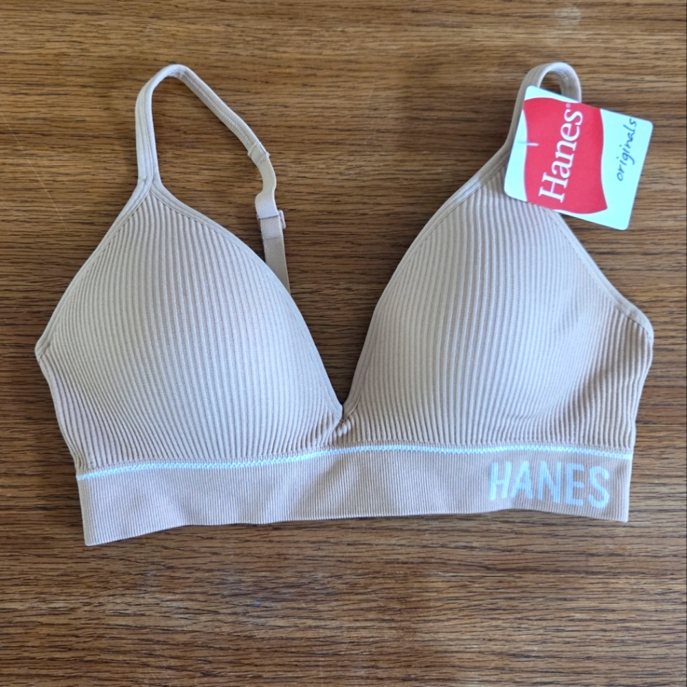 NWT Hanes Women's Ribbed Bralette Wireless Moulded Cup Size Medium